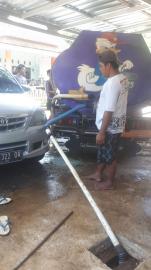 Warga Karanggede b RT 02/02 melaksanakan kerja bakti untuk menanggulangi Banjir